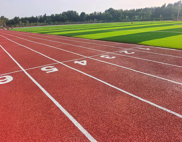 什么樣的地面基礎(chǔ)適合鋪設(shè)塑膠跑道？